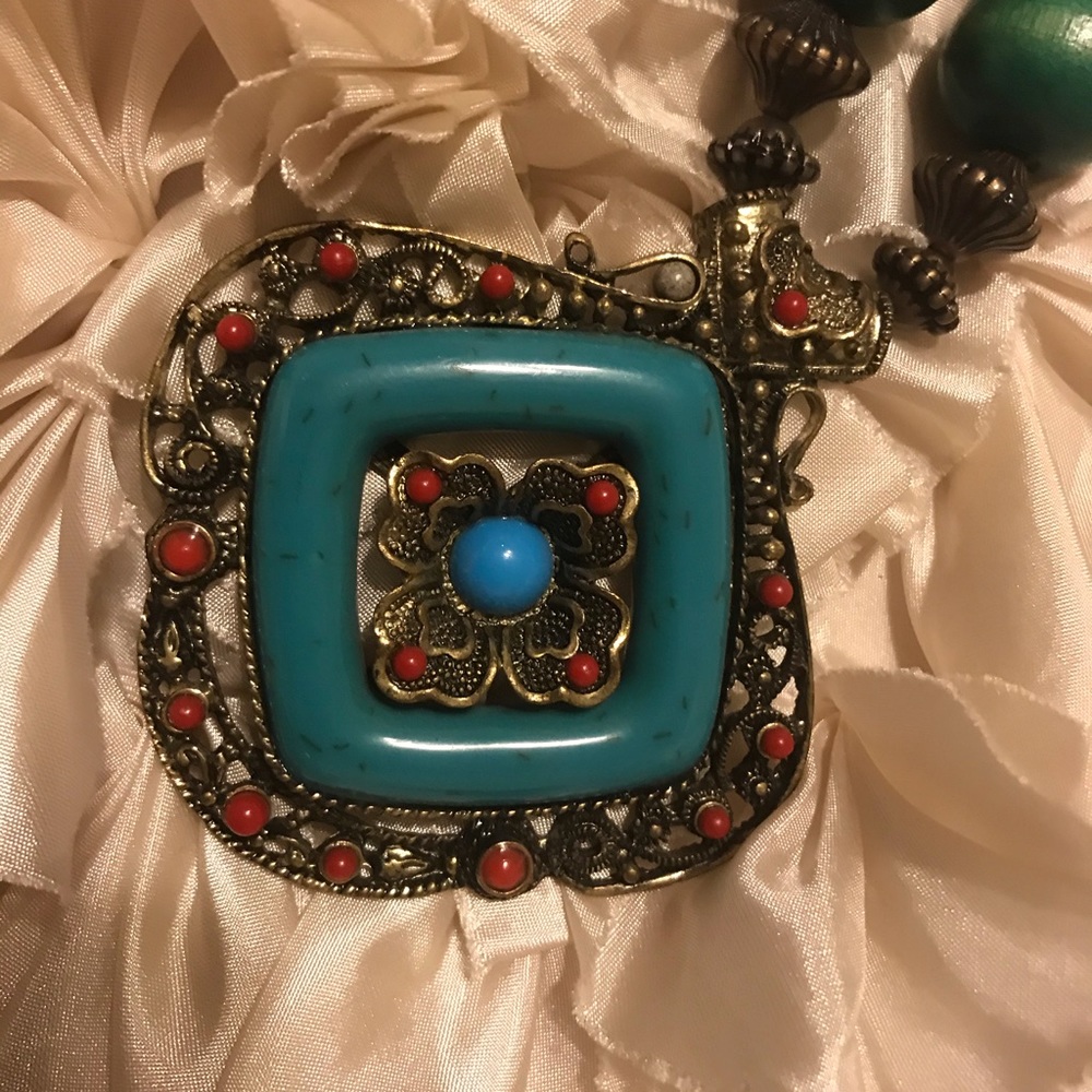 Beautiful statement necklace - Picture 3 of 5